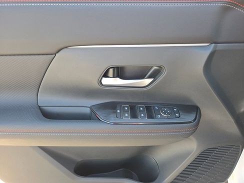 New 2025 Nissan Kicks SR image 9