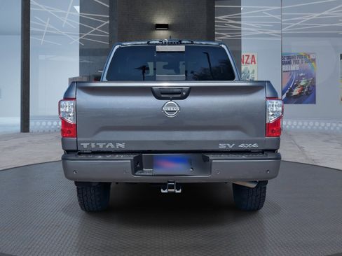 Used 2024 Nissan Titan SV image 5