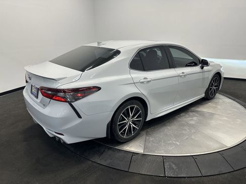 Used 2023 Toyota Camry SE image 6