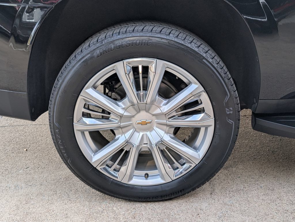Certified 2024 Chevrolet Suburban High Country w/ Max Trailering Package AWD/4WD image 3