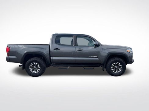 Used 2019 Toyota Tacoma TRD Off-Road AWD/4WD image 2