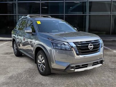 Used 2025 Nissan Pathfinder SL