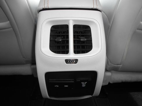 Certified 2020 Jeep Cherokee Limited AWD/4WD image 15