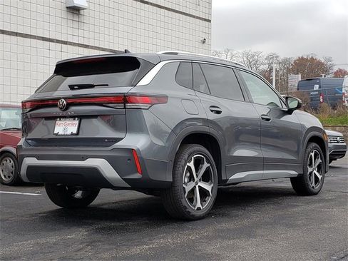 New 2025 Volkswagen Tiguan SE image 3