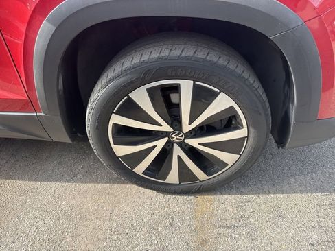 Used 2022 Volkswagen Taos SE image 4