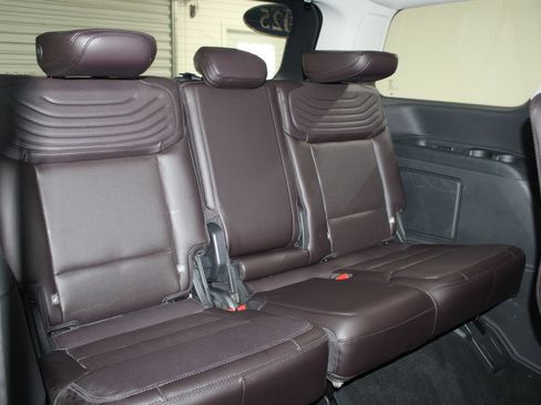Used 2025 Ford Expedition Platinum w/ Platinum Ultimate Package AWD/4WD image 35