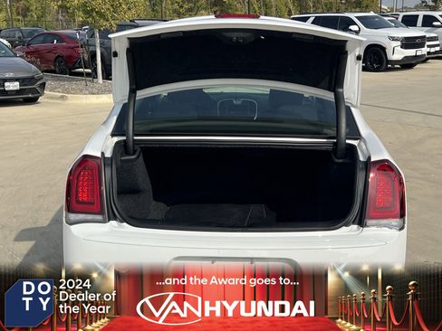 Used 2023 Chrysler 300 Touring w/ Sport Appearance Package image 15