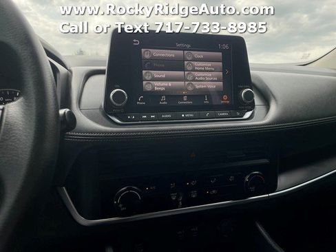 Used 2024 Nissan Rogue S image 18