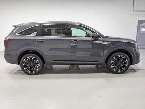 Certified 2026 Kia Sorento EX image 8