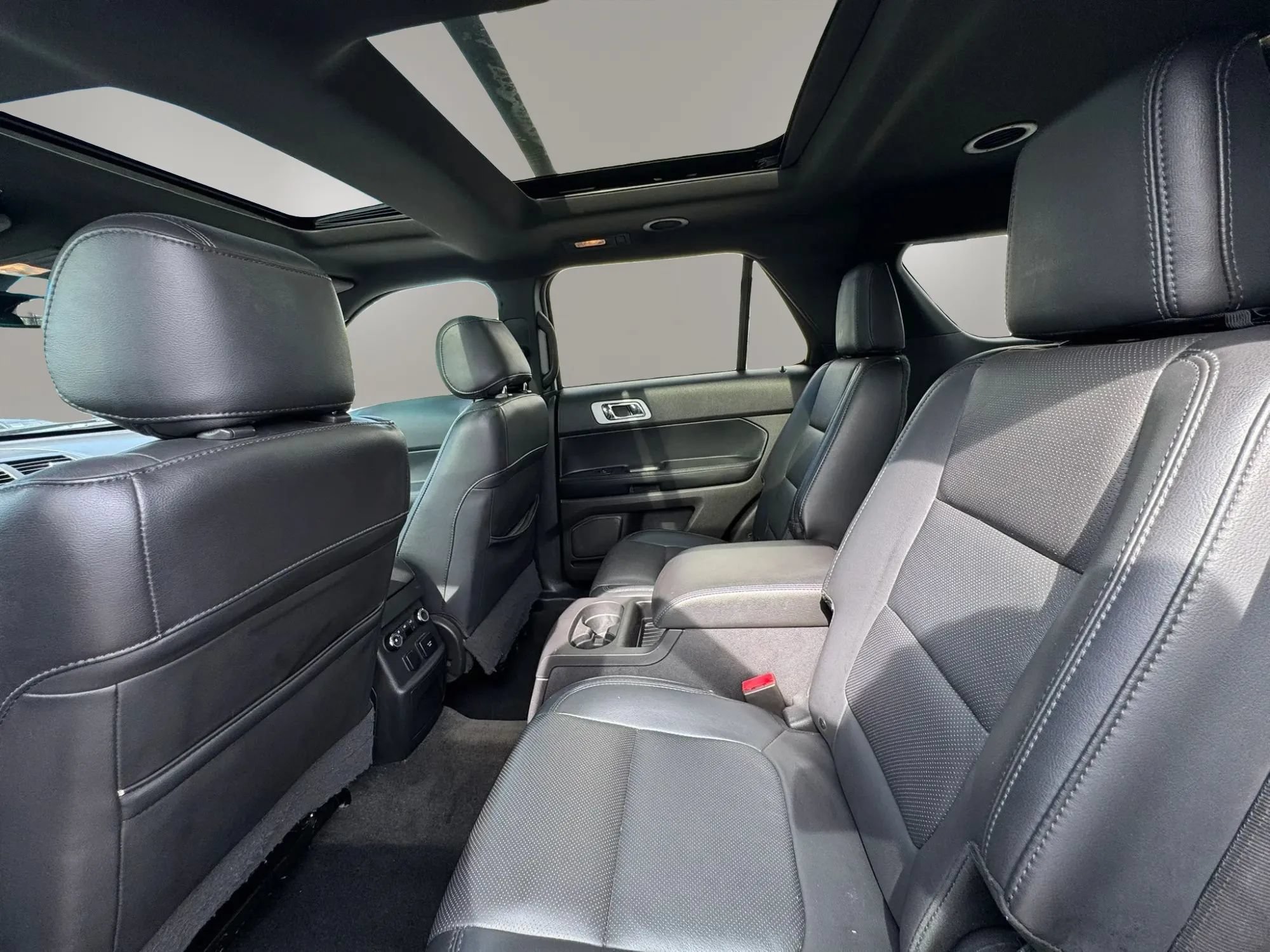 Used 2015 Ford Explorer Limited w/ Equipment Group 303A FWD image 13