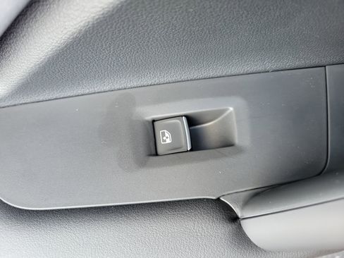 New 2026 Volkswagen Tiguan SE image 17