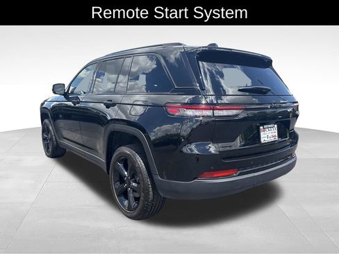 Used 2024 Jeep Grand Cherokee Altitude AWD/4WD image 6
