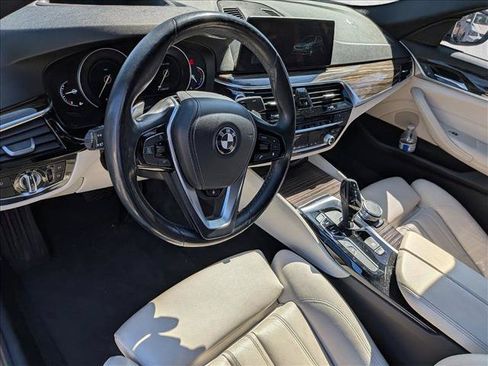 Used 2018 BMW 530i RWD image 9