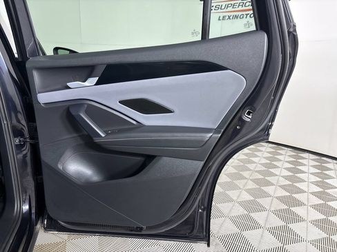 Used 2025 Volkswagen Tiguan SE AWD/4WD image 24