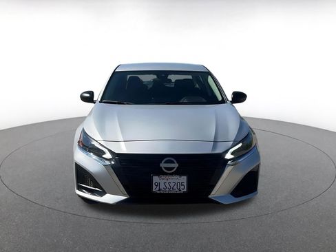 Used 2024 Nissan Altima 2.5 SV image 4