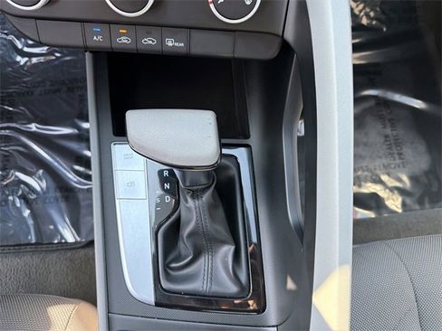 Used 2021 Hyundai Elantra SE image 22