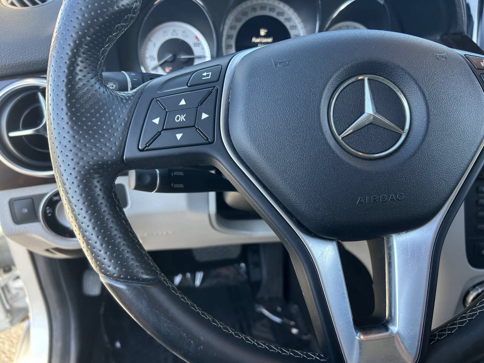 Used 2015 Mercedes-Benz GLK 350 2WD image 28