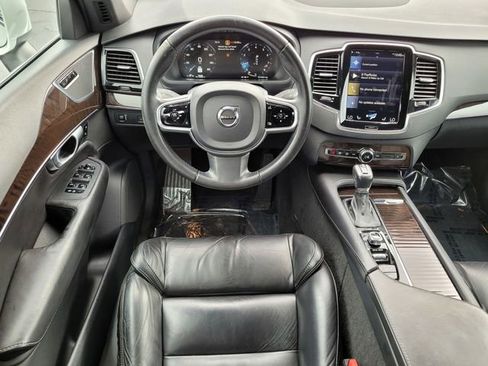 Used 2017 Volvo XC90 T6 Momentum w/ Vision Package image 14