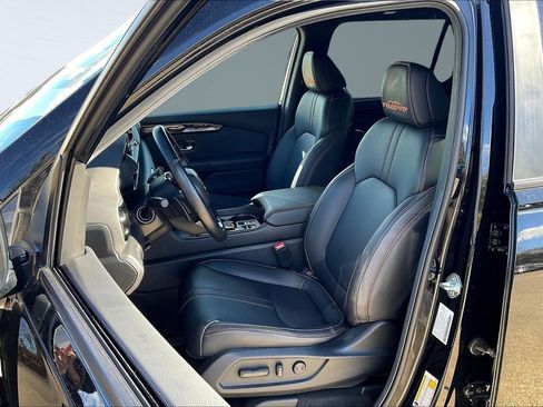 Used 2025 Honda Pilot TrailSport image 27