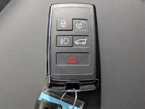 New 2025 Land Rover Defender 130 X-Dynamic SE image 33