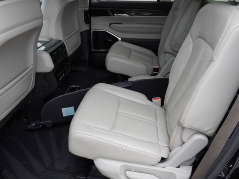 Used 2022 Jeep Wagoneer Series III w/ Premium Group I image 31