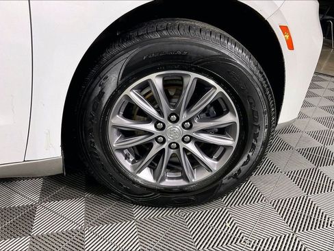 Used 2022 Buick Enclave Premium image 11