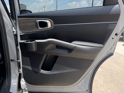 Used 2023 Kia Sorento EX w/ Panoramic Sunroof Package FWD image 17