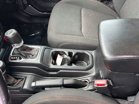 Used 2021 Jeep Gladiator Mojave AWD/4WD image 26