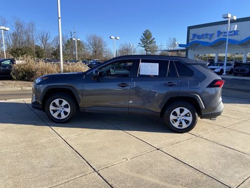 Used 2021 Toyota RAV4 LE image 6