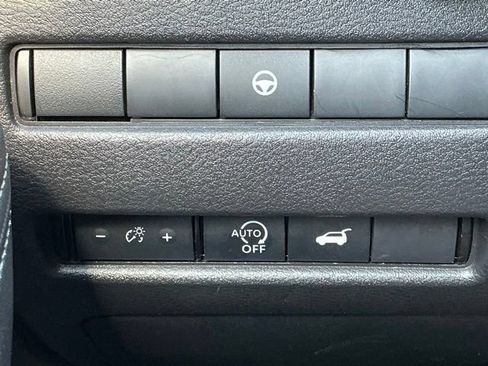 Used 2025 Nissan Rogue SV FWD image 30