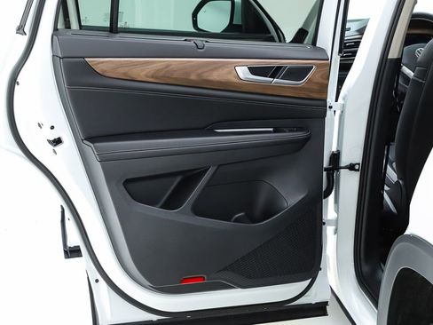 New 2026 Volkswagen Atlas SE image 17