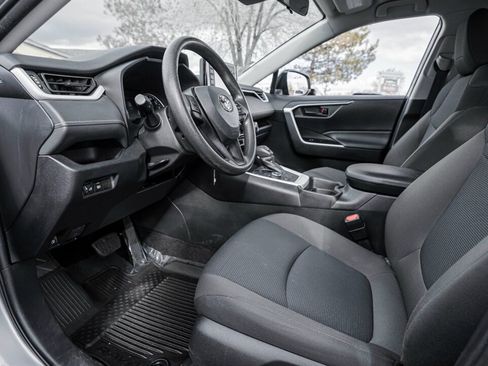 Used 2021 Toyota RAV4 LE image 11