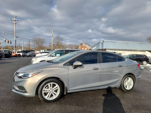 Used 2018 Chevrolet Cruze LT w/ Convenience Package image 1