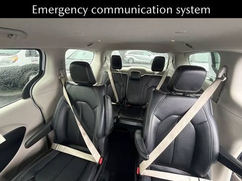 Used 2024 Chrysler Pacifica Limited FWD image 14