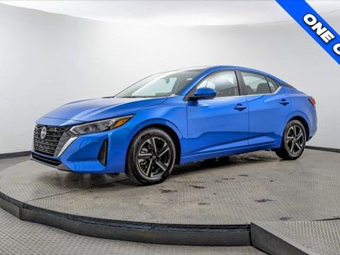 Used 2025 Nissan Sentra SV image 2