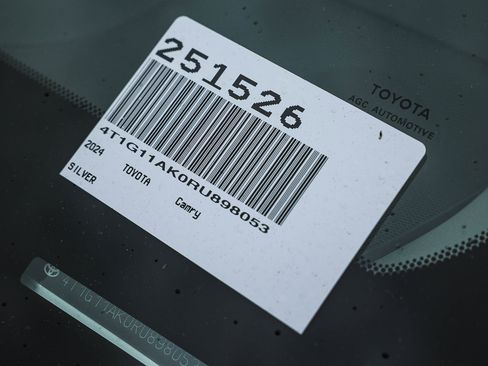 Used 2024 Toyota Camry SE image 33