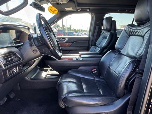 Used 2022 Lincoln Navigator Reserve AWD/4WD image 9