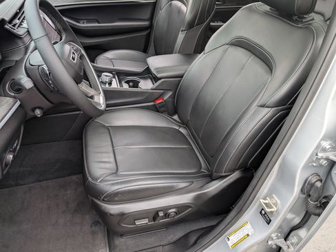 Used 2024 Jeep Grand Cherokee Limited w/ Luxury Tech Group II AWD/4WD image 17