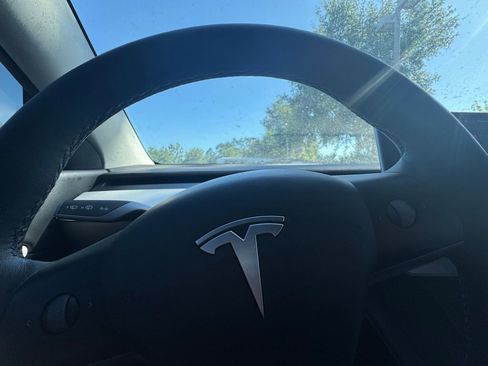 Used 2022 Tesla Model Y Performance image 25