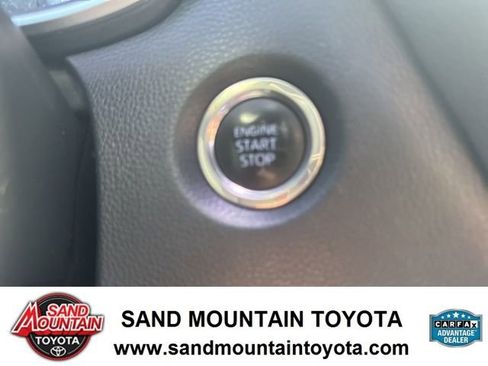 Used 2022 Toyota Corolla SE FWD image 18