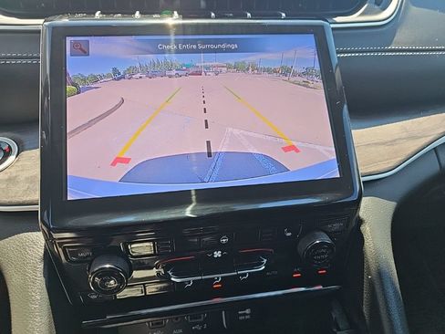 Certified 2025 Jeep Grand Cherokee Limited AWD/4WD image 36