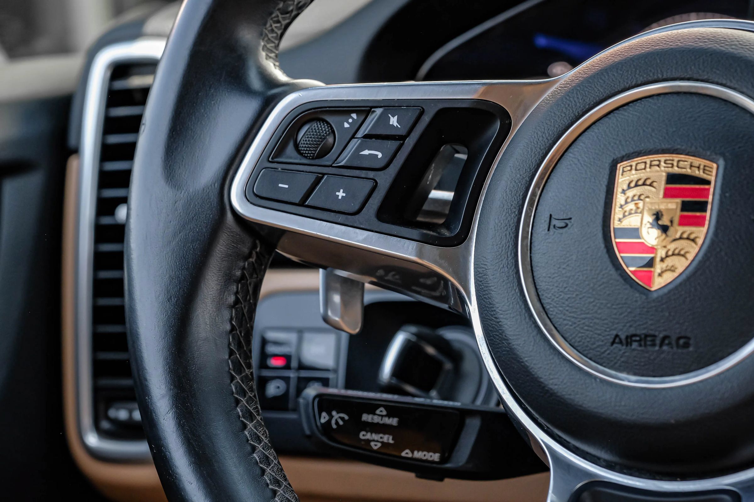 Used 2019 Porsche Cayenne AWD/4WD image 17