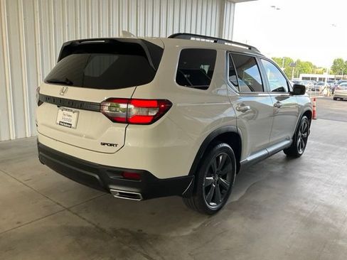 Certified 2025 Honda Pilot Sport image 18