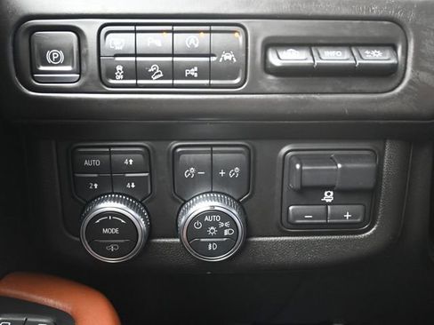 Used 2023 GMC Yukon Denali Ultimate image 12