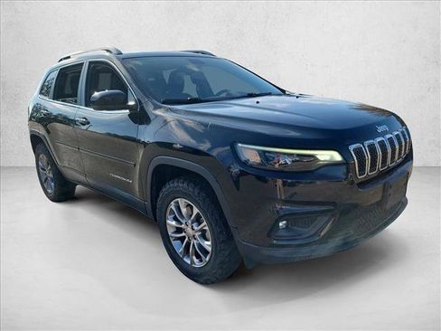 Used 2019 Jeep Cherokee Latitude Plus w/ Comfort/Convenience Group image 3