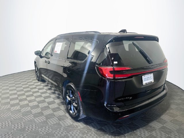 Used 2025 Chrysler Pacifica Limited FWD image 6
