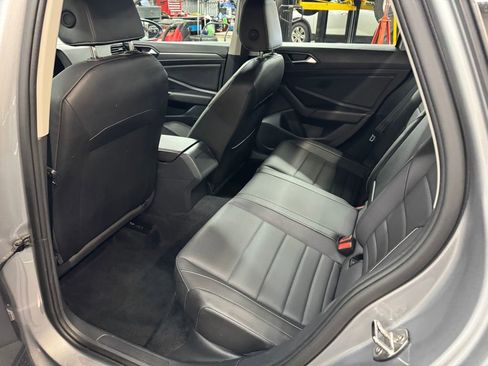 Used 2024 Volkswagen Jetta SE FWD image 16