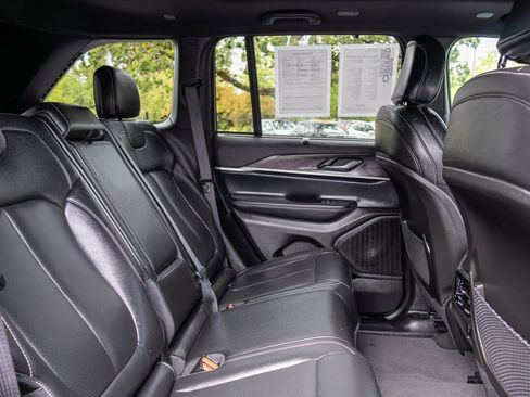 Used 2024 Jeep Grand Cherokee Limited w/ Luxury Tech Group II AWD/4WD image 14