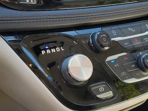 Used 2020 Chrysler Pacifica Limited w/ Tire & Wheel Group image 50