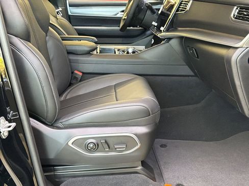 New 2026 Jeep Grand Wagoneer Limited AWD/4WD image 11